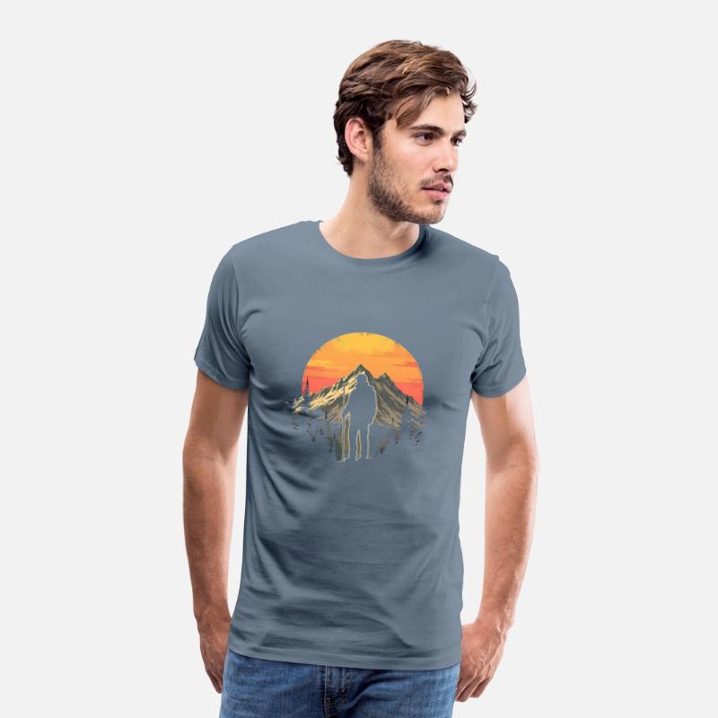 Vintage Sunset Hiker – Retro Mountain Adventure